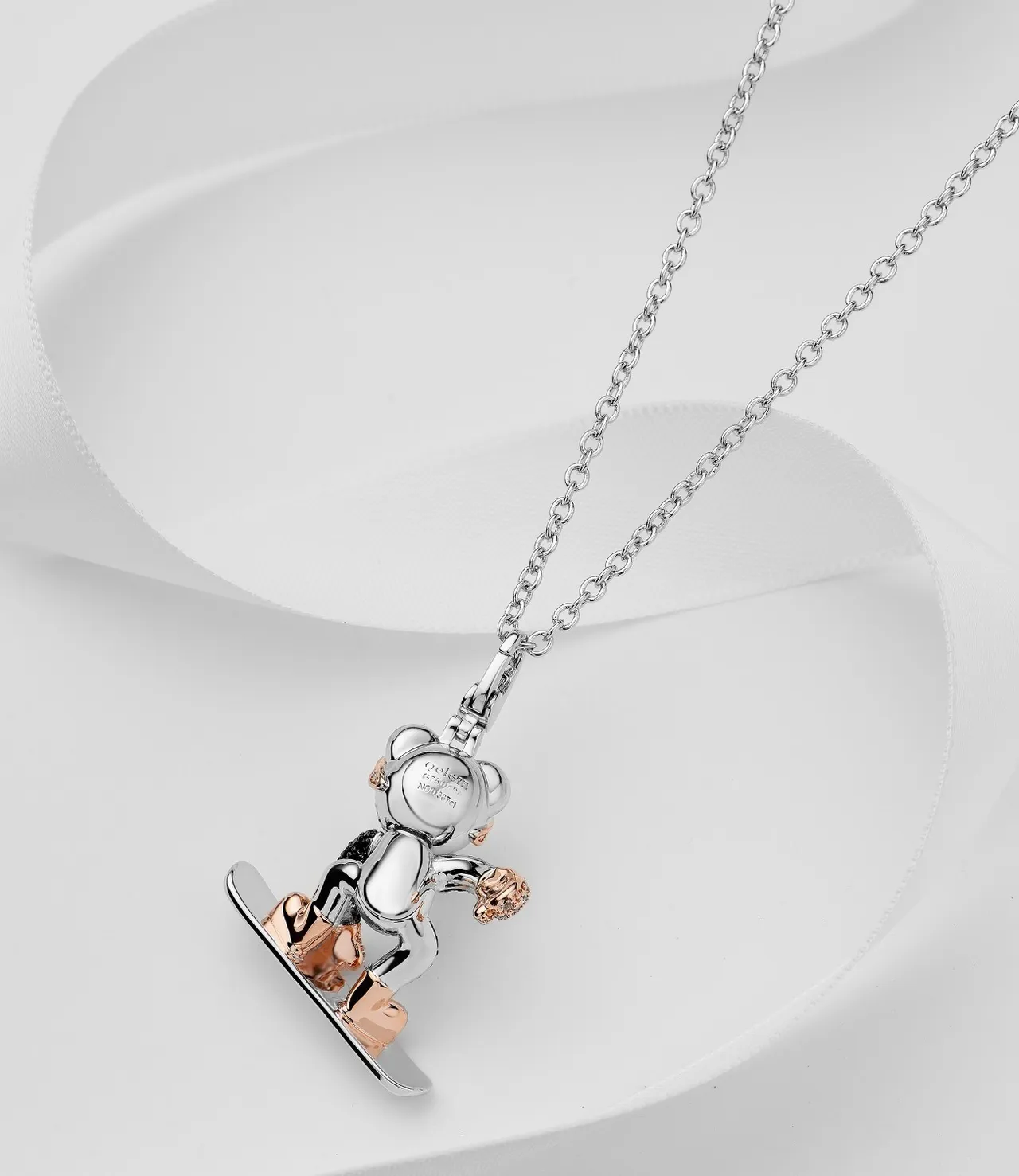 Tiffany & Co. पांडा स्नोबोर्डर Pavé डायमंड और काला जेमस्टोन नेकलेस 3