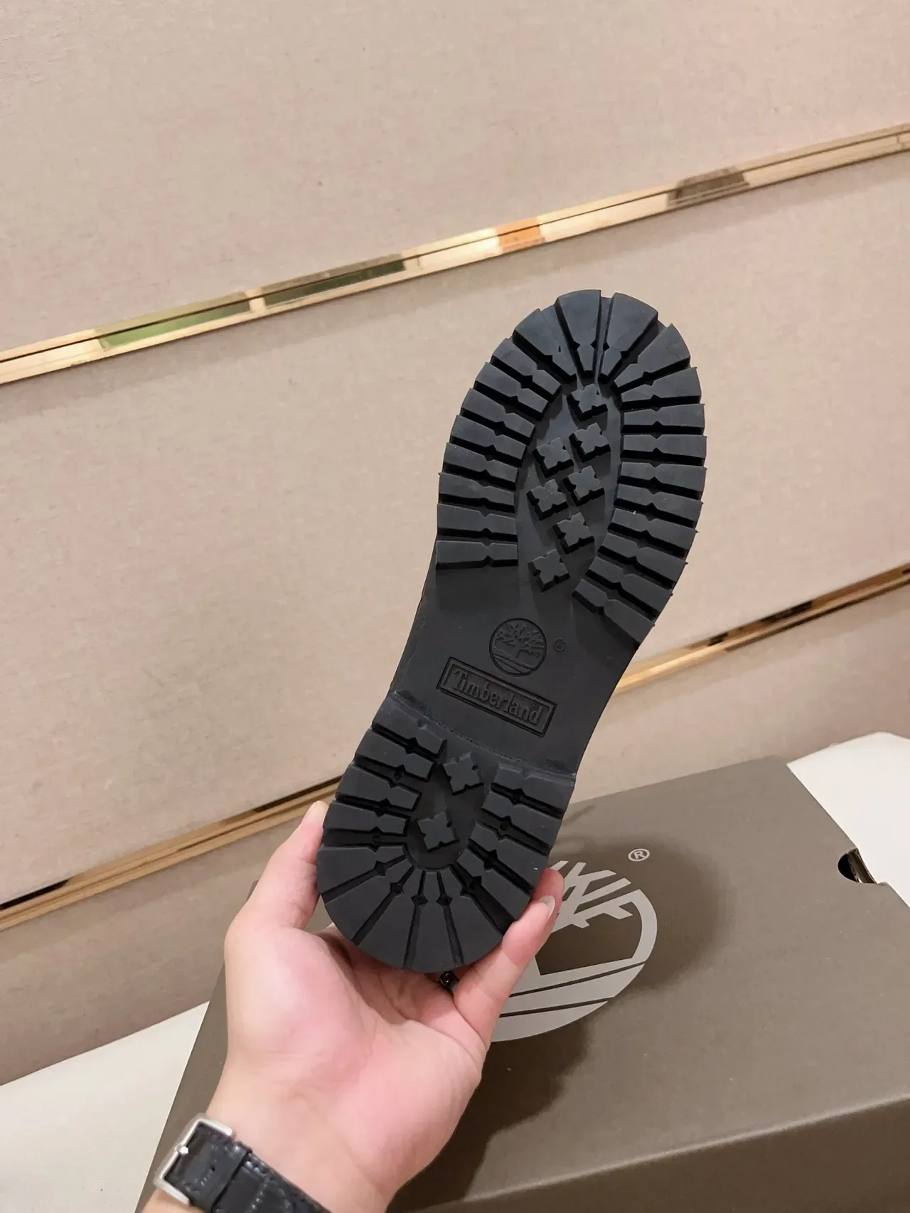 Timberland 黑色印花皮革粗壮履带底工作靴 2