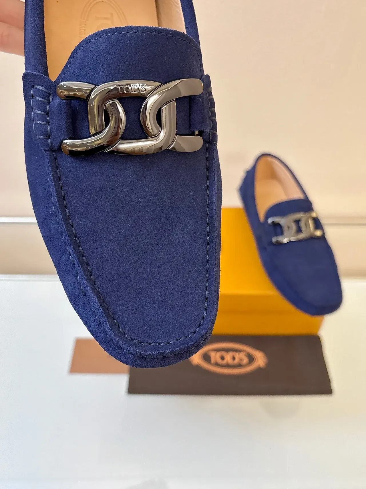 Mocasín Tod's Gommino Navy Beige Ante con Hebilla de Metal Horsebit Buckle 3