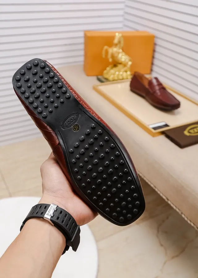 Tod's Penny Loafer भूरा बेज क्रोकोडाइल एम्बॉस्ड चमड़े की पट्टी लोफर 2
