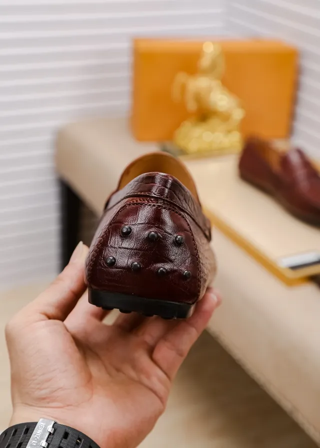 Tod's Penny Loafer भूरा बेज क्रोकोडाइल एम्बॉस्ड चमड़े की पट्टी लोफर 3