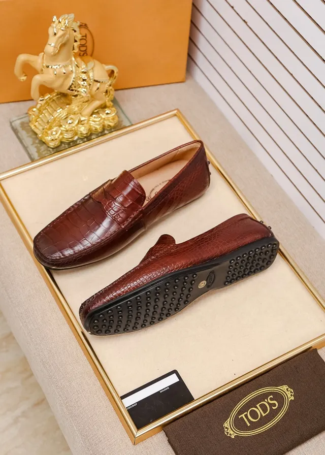 Tod's Penny Loafer भूरा बेज क्रोकोडाइल एम्बॉस्ड चमड़े की पट्टी लोफर 5