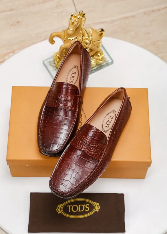 Tod's Penny Loafer भूरा बेज क्रोकोडाइल एम्बॉस्ड चमड़े की पट्टी लोफर 8