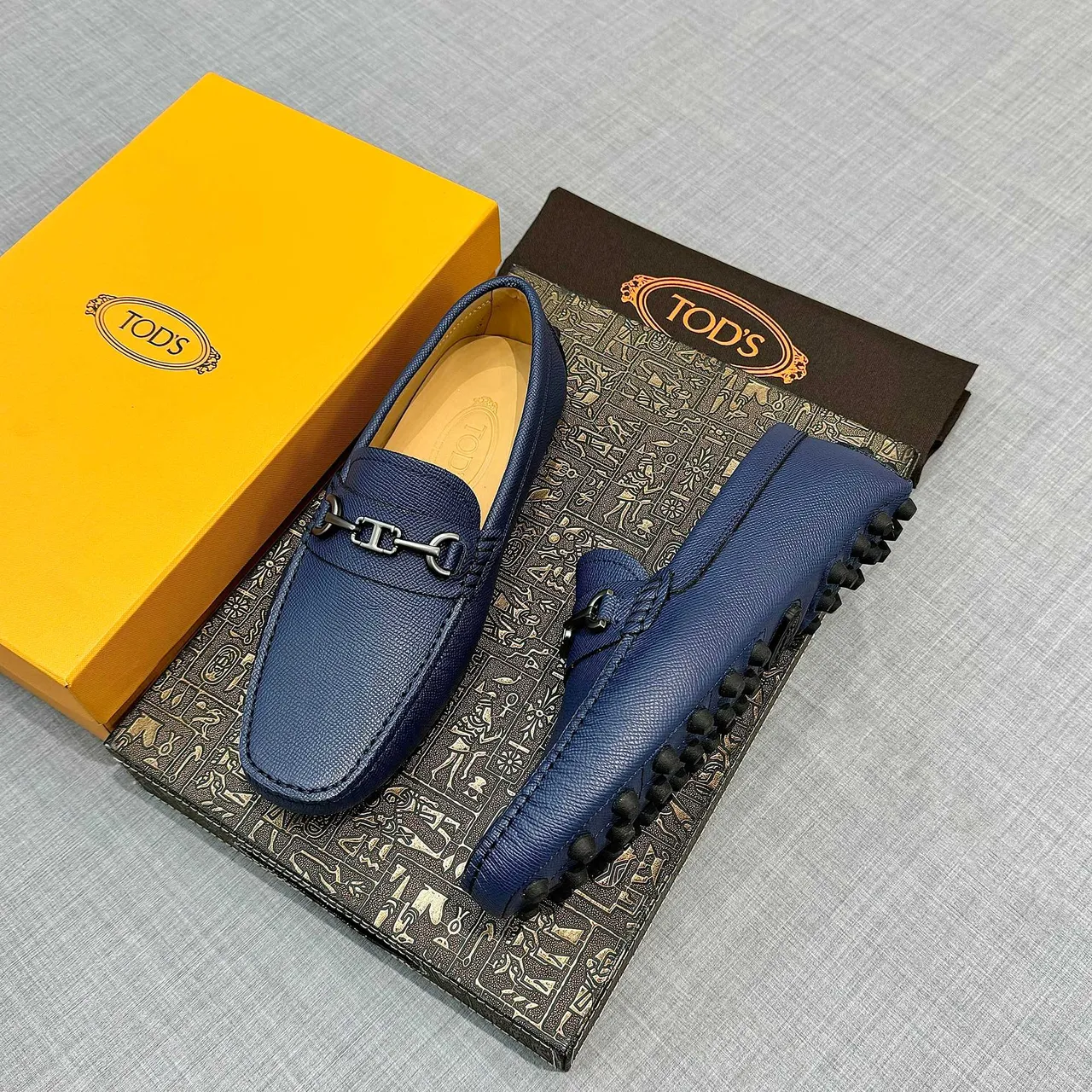 Tod's Horsebit Loafer नेवी नीला पेबल्ड चमड़ा लोफर 2