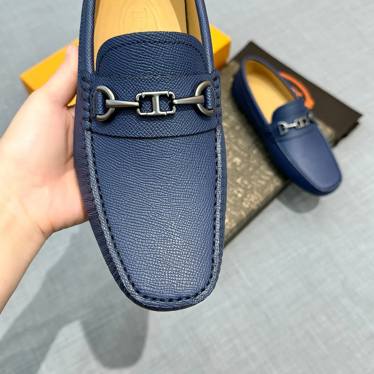 Tod's Horsebit Loafer नेवी नीला पेबल्ड चमड़ा लोफर 4