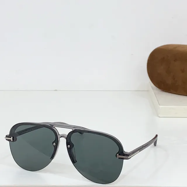 Tom Ford Black Gold Slim Rectangular Frame Integrated Top-Bar Metal Detail Sunglasses 9