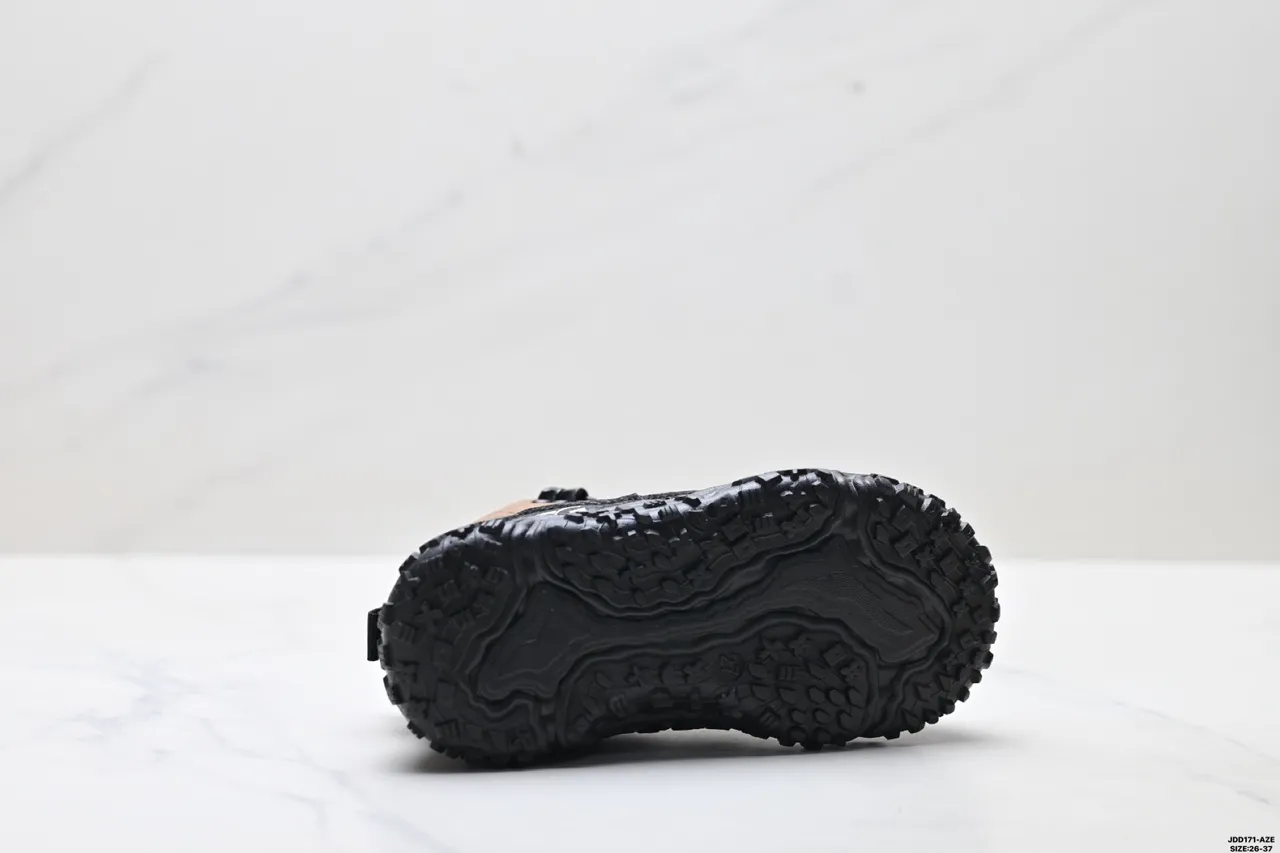UGG Bege Preto Solado Chunky Fechamento Toggle e Cadarços Botas de Neve 11
