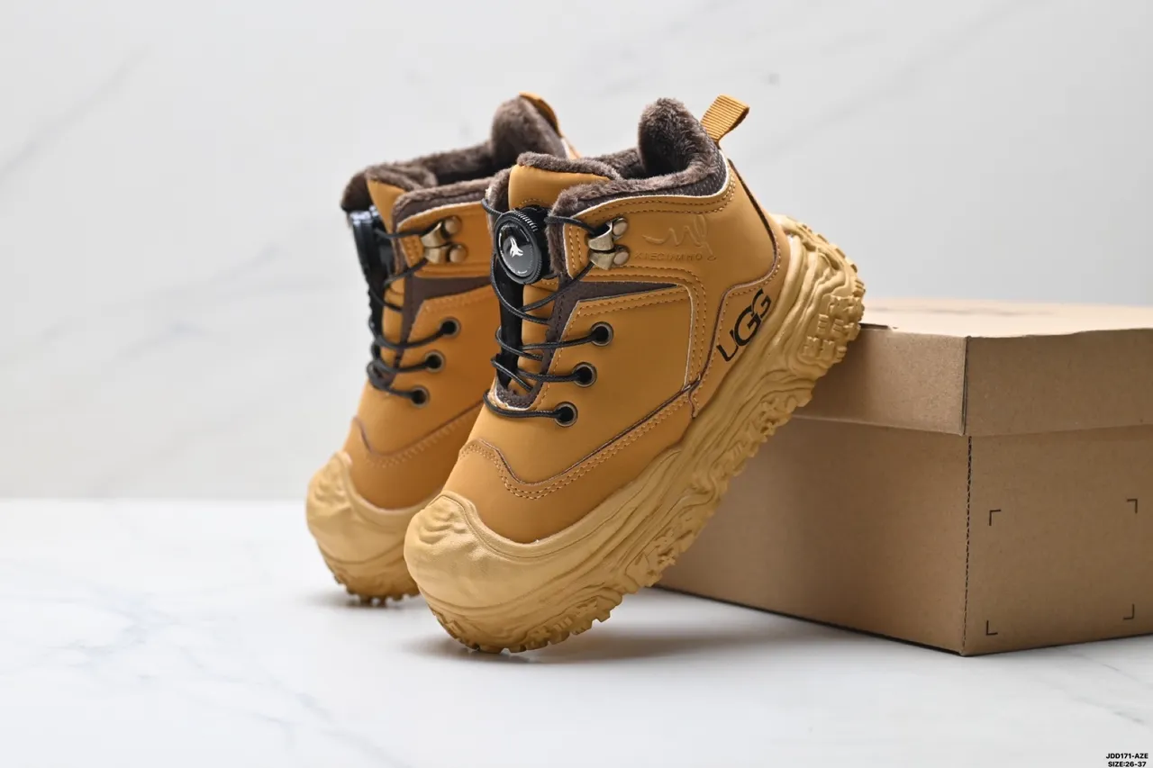 UGG Bege Preto Solado Chunky Fechamento Toggle e Cadarços Botas de Neve 12