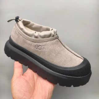 UGG 米色黑色一脚蹬平台底雪靴