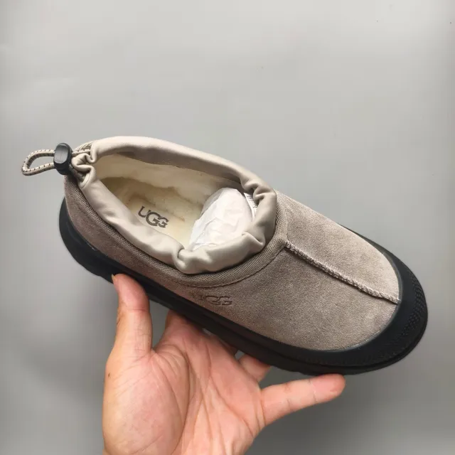 UGG بيج أسود سليب أون منصة أحذية الثلج 3