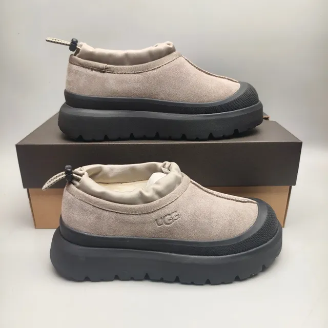 UGG بيج أسود سليب أون منصة أحذية الثلج 5