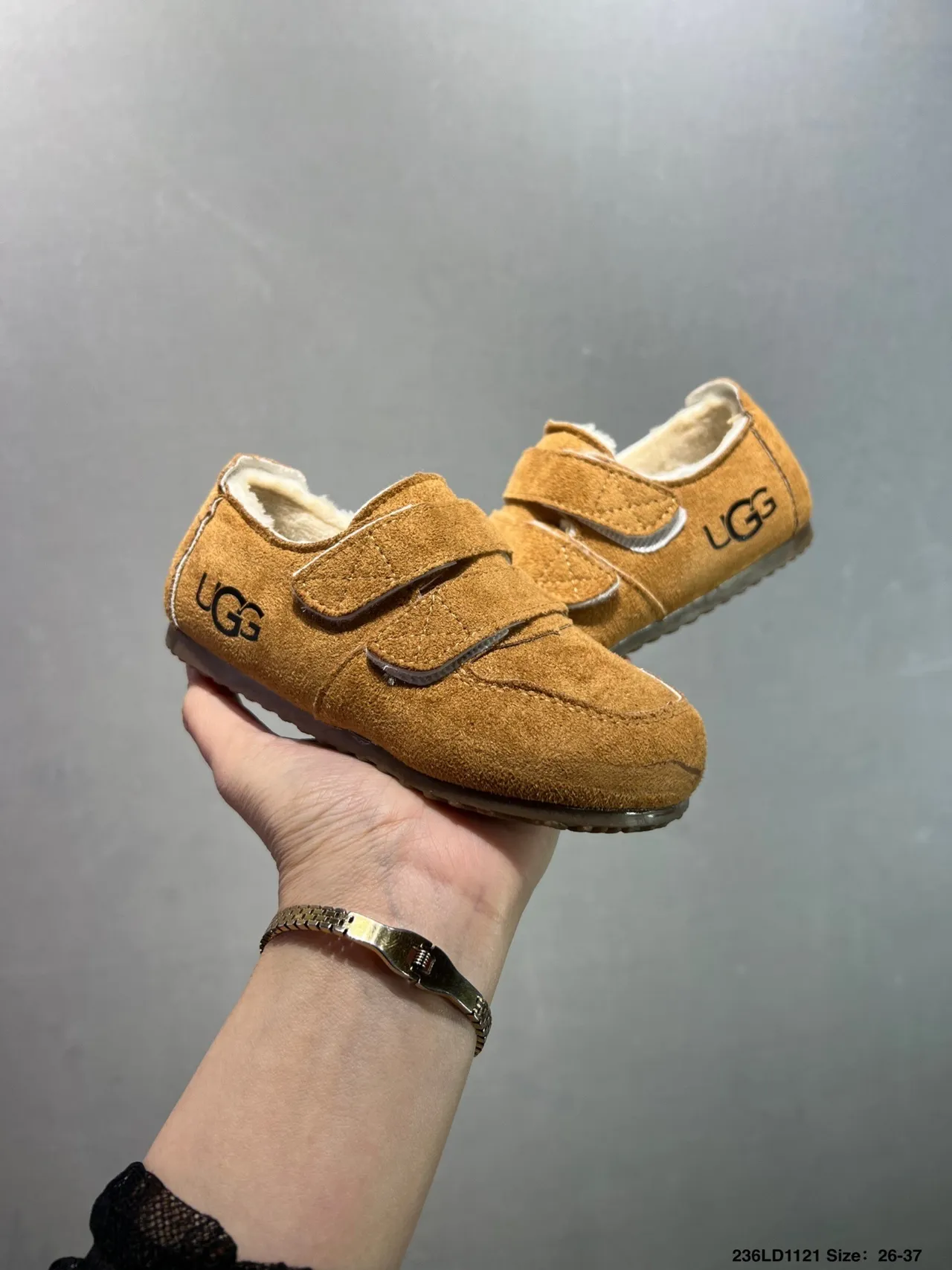 UGG 米色棕色麂皮鞋面 双魔术贴 休闲鞋 19
