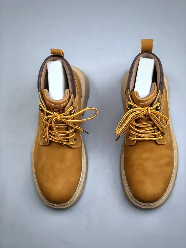 UGG Botas de Trabajo de Ante Beige Marrón con Cuello Acolchado 2