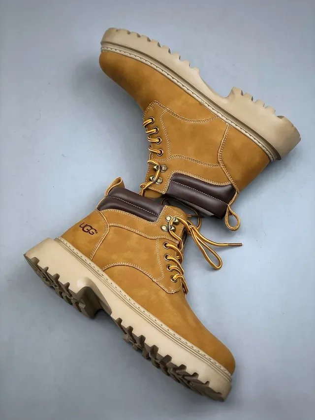 UGG Botas de Trabajo de Ante Beige Marrón con Cuello Acolchado 3