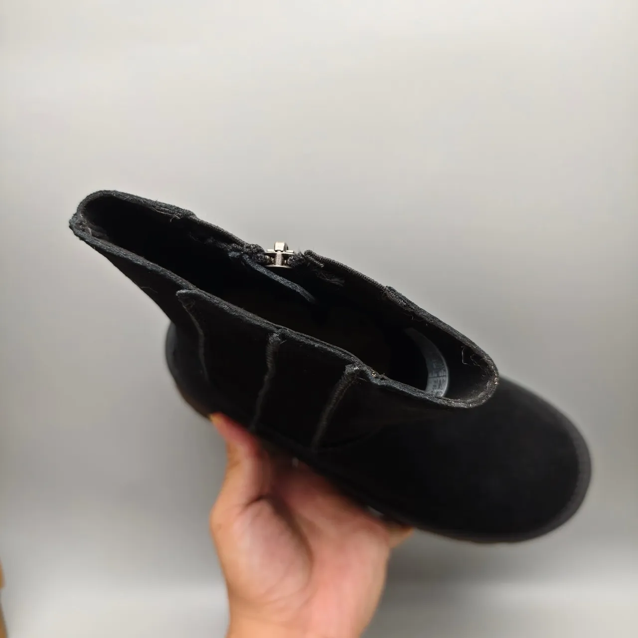 UGG حذاء كاحل أسود وبني من السويد، الجزء العلوي، الجيوب الجانبية المطاطية 3