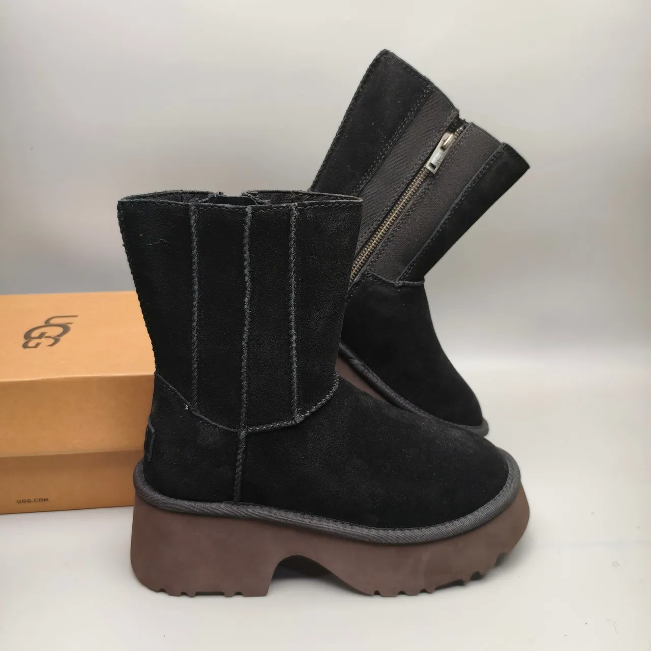 UGG حذاء كاحل أسود وبني من السويد، الجزء العلوي، الجيوب الجانبية المطاطية 6