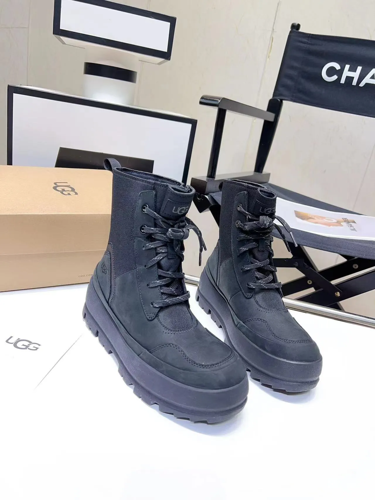 UGG Bottes de cheville noires à lacets et semelle épaisse à picots 3