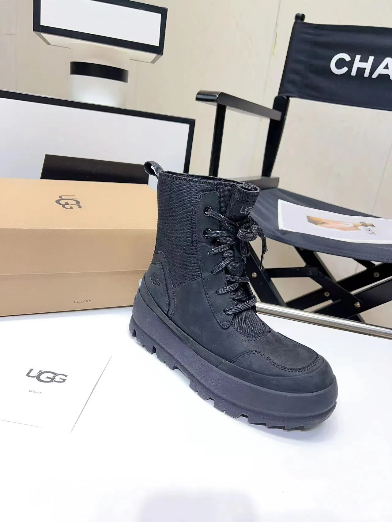UGG Bottes de cheville noires à lacets et semelle épaisse à picots 4