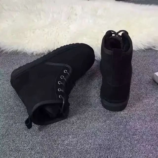 Botas de Nieve UGG Negras con Cordones y Ante 2
