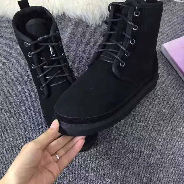 Botas de Nieve UGG Negras con Cordones y Ante 3