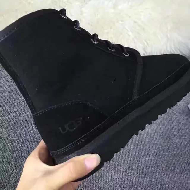 Botas de Nieve UGG Negras con Cordones y Ante 7