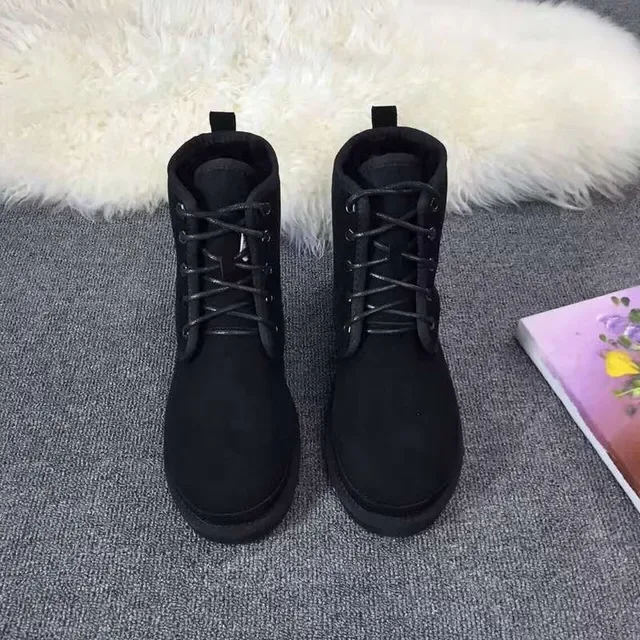 Botas de Nieve UGG Negras con Cordones y Ante 8