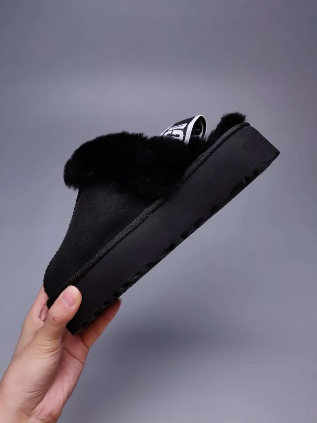 UGG Black Platform Sole Fuzzy Shearling Trim Casual Shoes 7