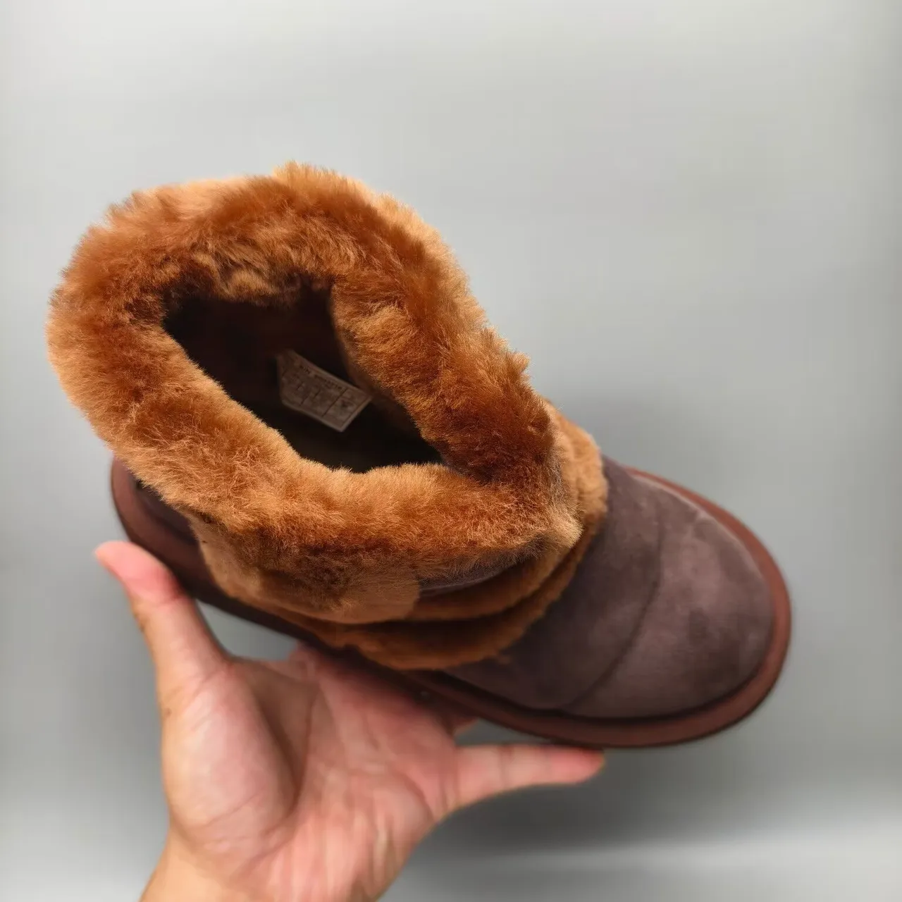 UGG भूरा बेज शियरलिंग-लाइन्ड प्लेटफॉर्म सोल स्नो बूट्स 3