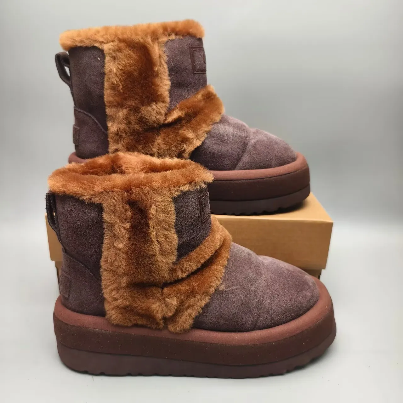 UGG भूरा बेज शियरलिंग-लाइन्ड प्लेटफॉर्म सोल स्नो बूट्स 4