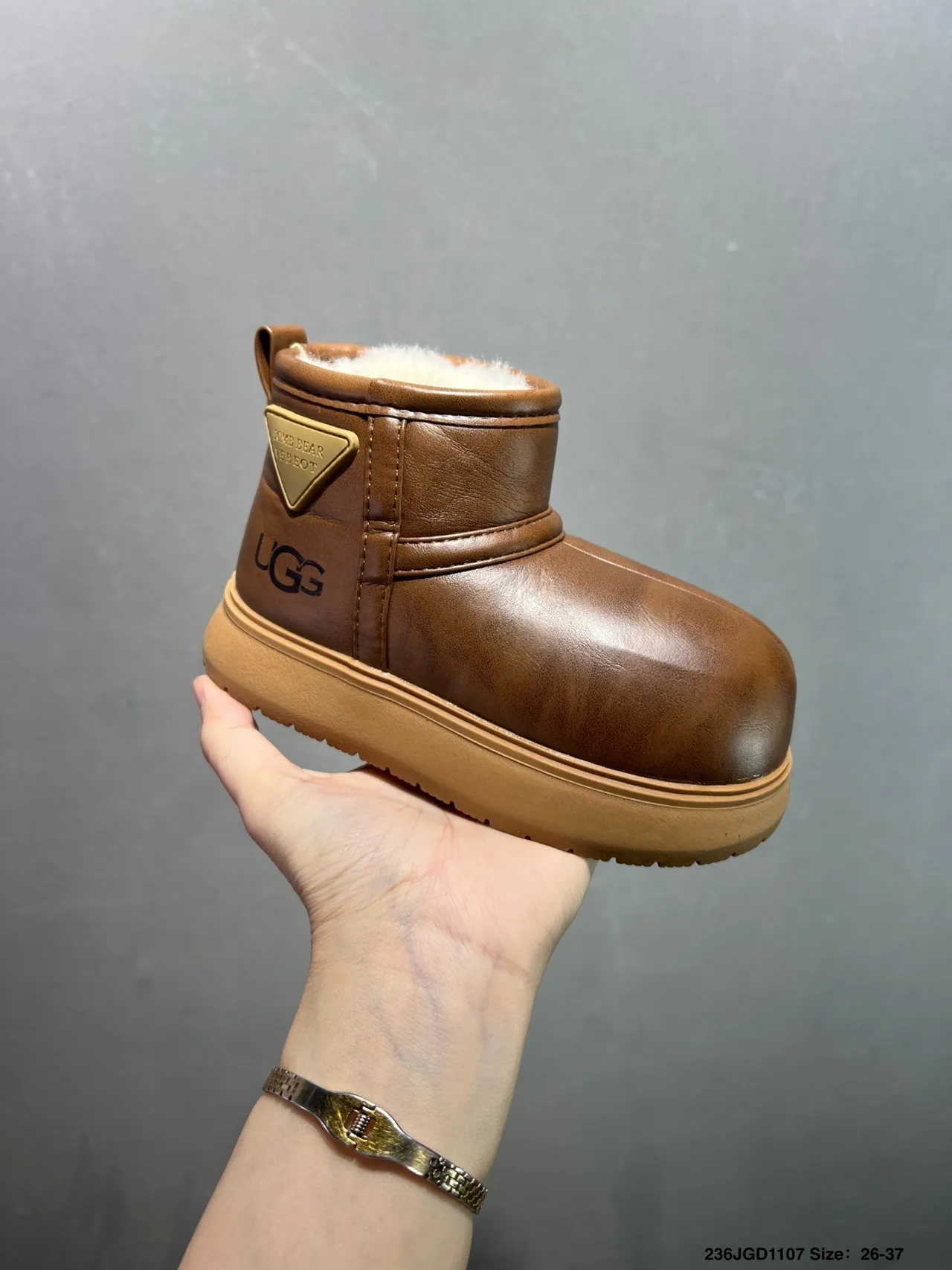 UGG Brown Beige Shearling-Lined Rounded-Toe Snow Boots 7