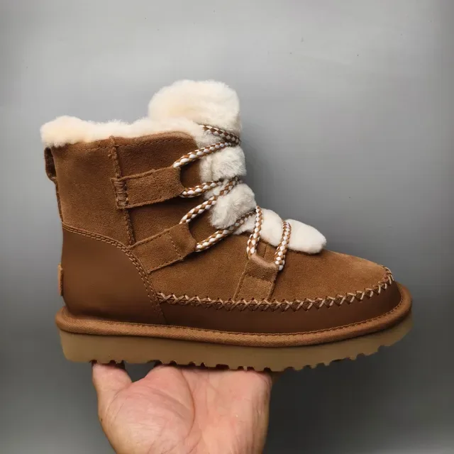 UGG Botas de Nieve Marrón Beige con Forro de Lana y Superior de Ante 2