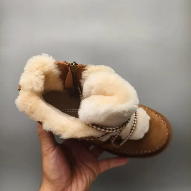 UGG Botas de Nieve Marrón Beige con Forro de Lana y Superior de Ante 3