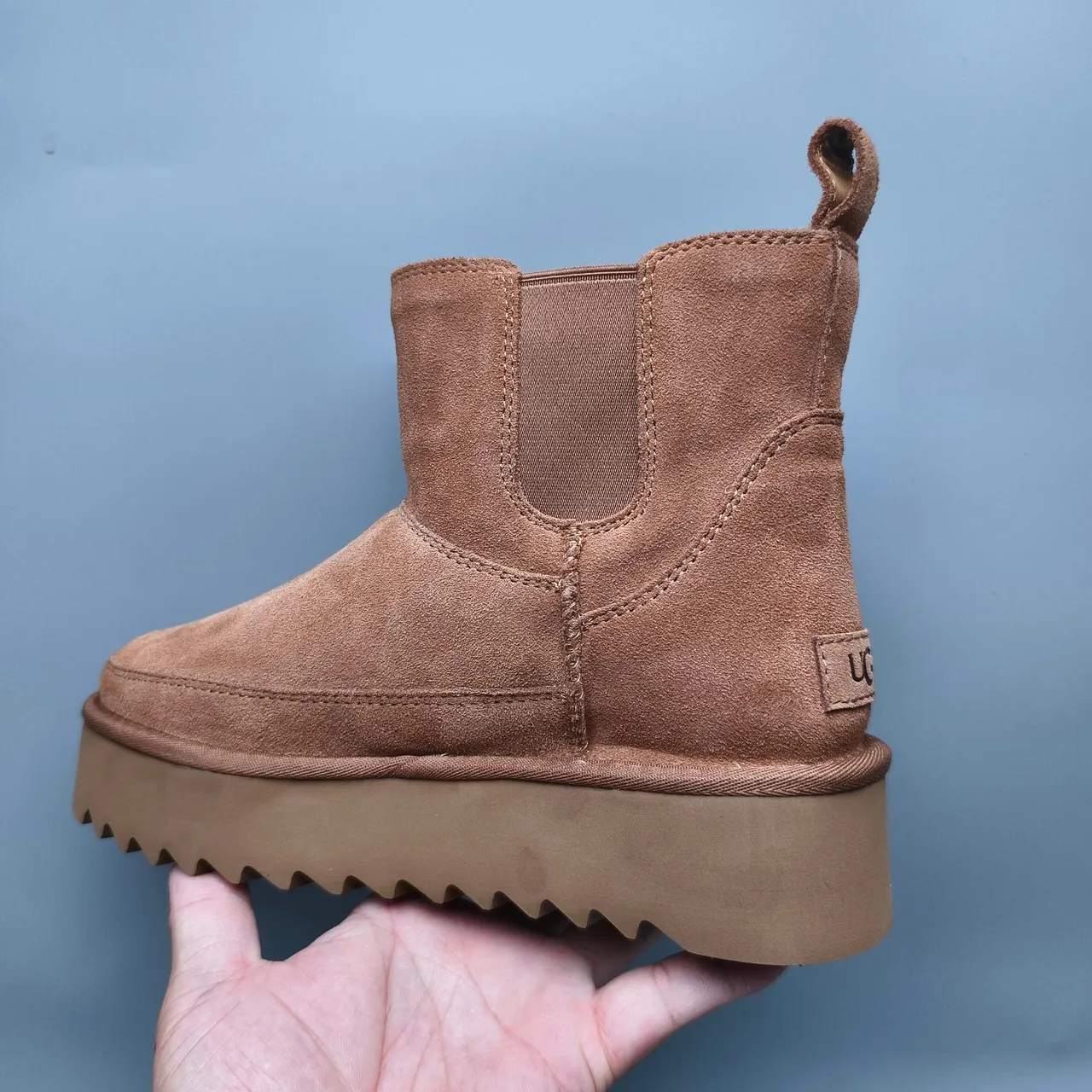 UGG Botas Chelsea de Ante Marrón con Elásticos Laterales 4