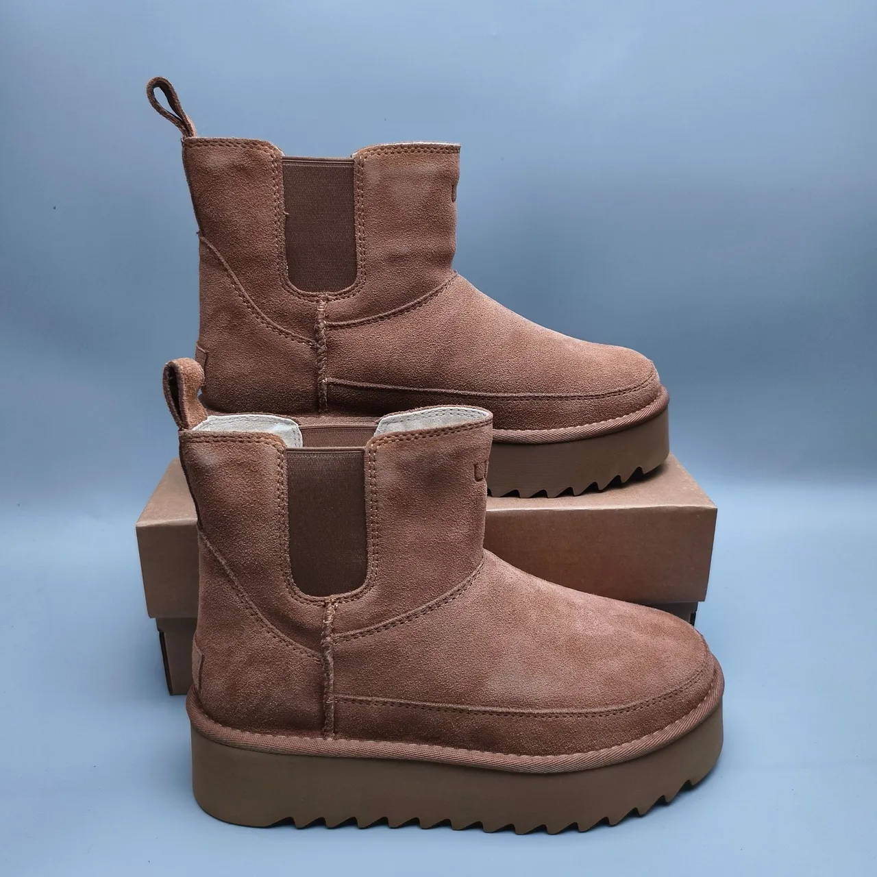 UGG Botas Chelsea de Ante Marrón con Elásticos Laterales 5