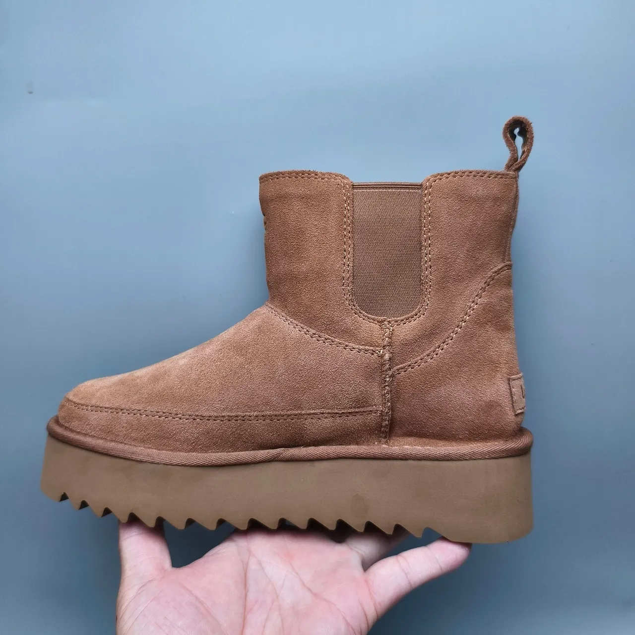 UGG Botas Chelsea de Ante Marrón con Elásticos Laterales 6