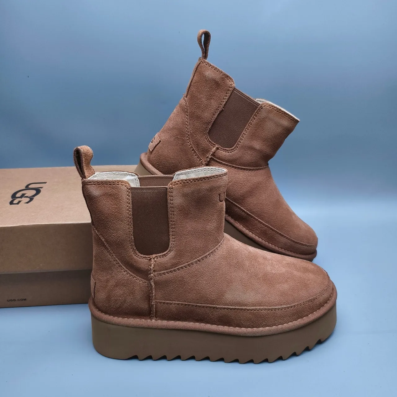 UGG Botas Chelsea de Ante Marrón con Elásticos Laterales 7