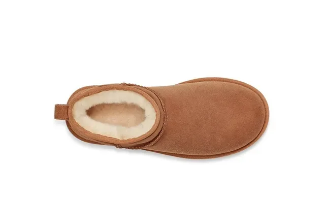UGG كلاسيك ميني بوتات ثلج بني كستناء سويد 15