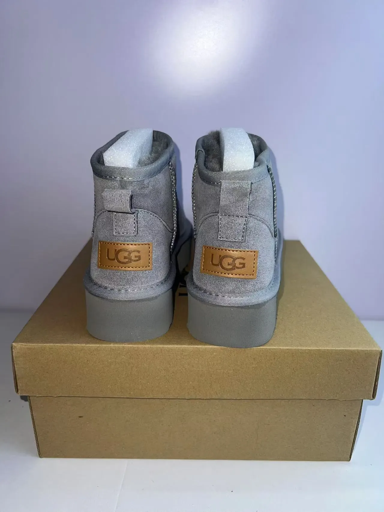 UGG Classic Mini Botas de Nieve Plataforma Ante Gris 2
