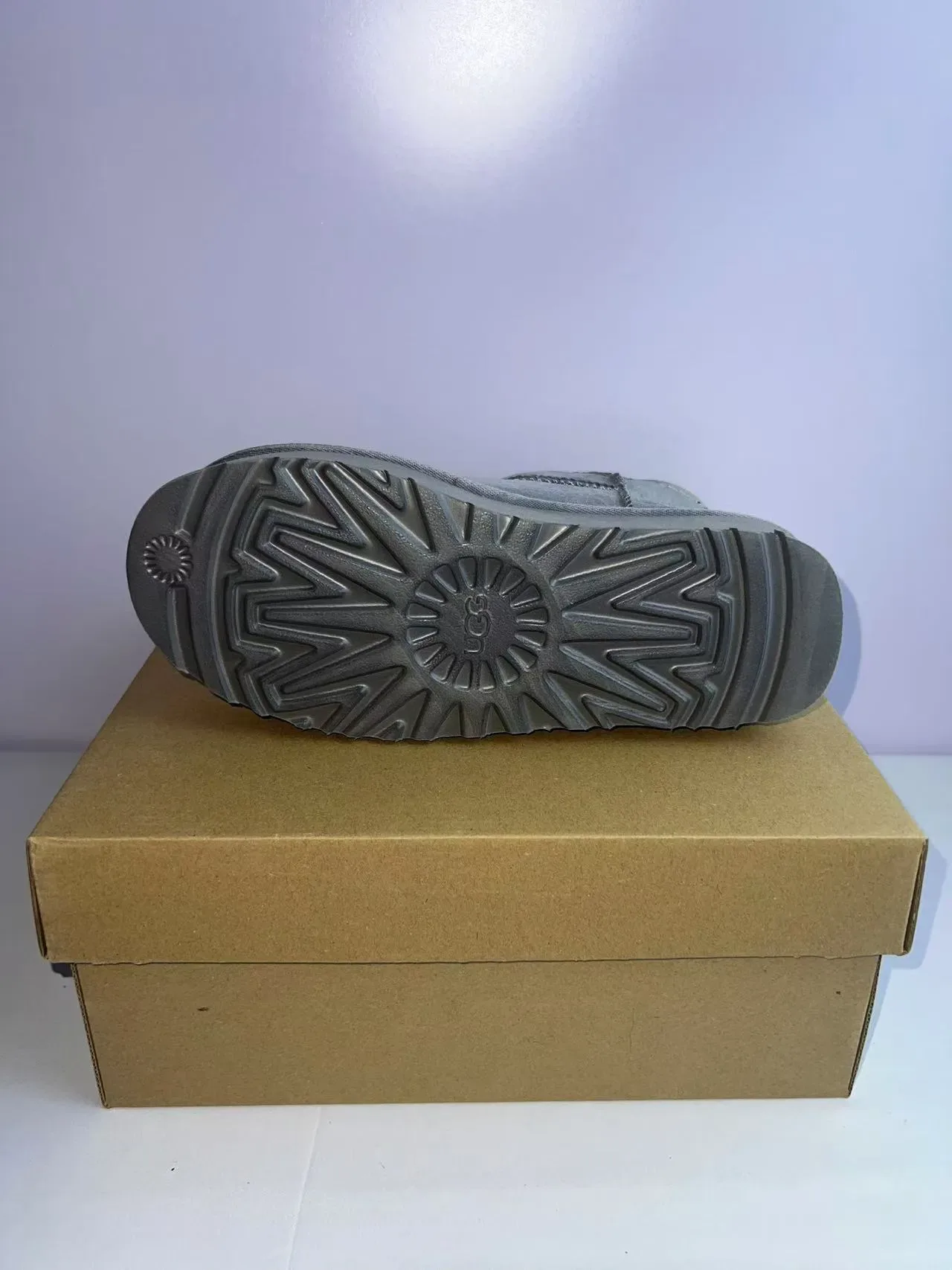 UGG Classic Mini Botas de Nieve Plataforma Ante Gris 4