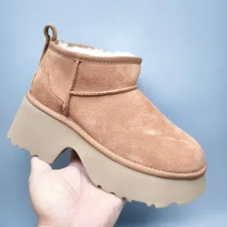 UGG经典迷你棕色麂皮羊毛里平台雪靴