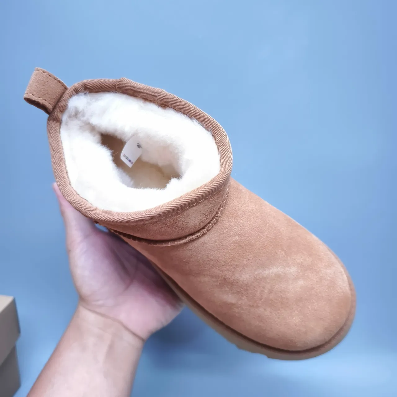UGG经典迷你棕色麂皮羊毛里平台雪靴 3