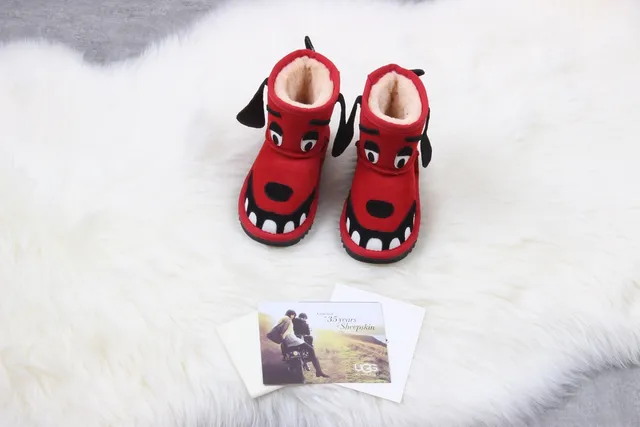 UGG 红色黑色角色脸毛衬里雪靴 7