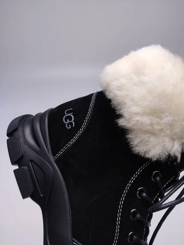 UGG শিয়ারলিং-কাফড লেস-আপ চাংকি সোল স্নো বুট 5