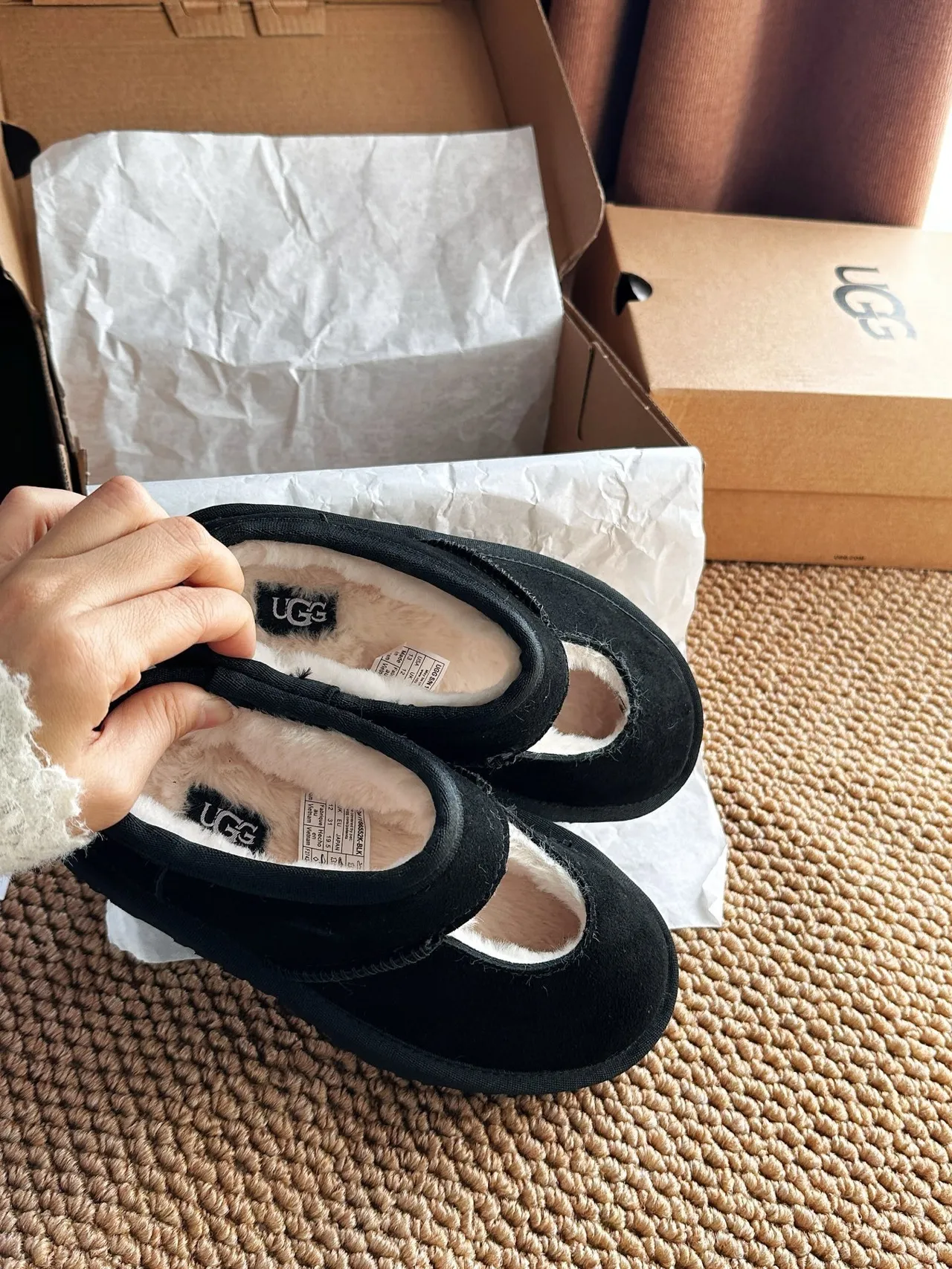 UGG Tasman 黑色米色 Suede Upper Shearling-Lined Mary Jane 鞋 14