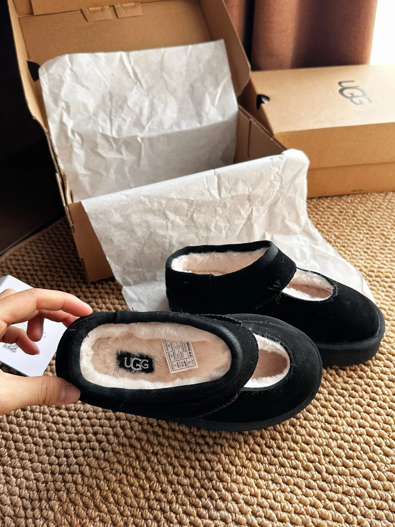 UGG Tasman 黑色米色 Suede Upper Shearling-Lined Mary Jane 鞋 16