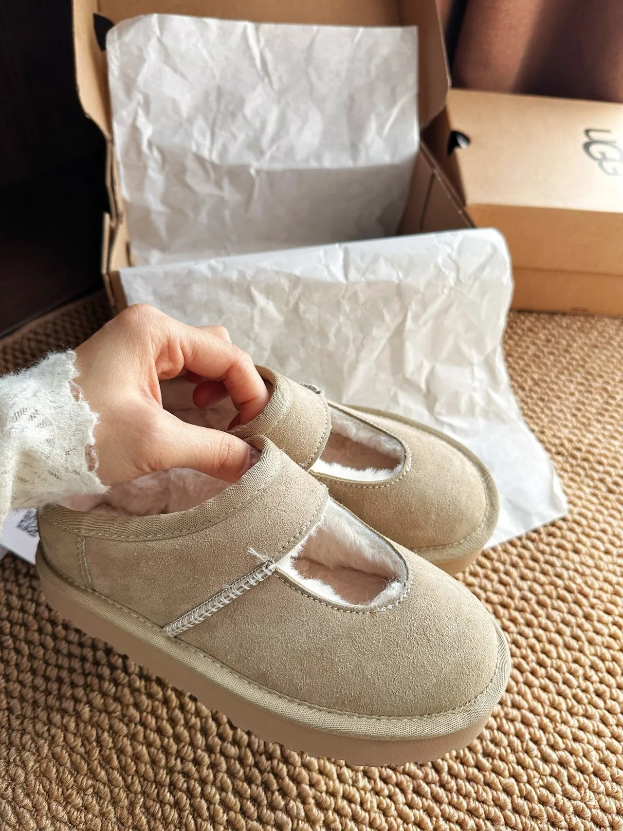 UGG Tasman 黑色米色 Suede Upper Shearling-Lined Mary Jane 鞋 20
