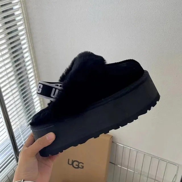 UGG Tasman 黑色羊毛皮平台拖鞋 5