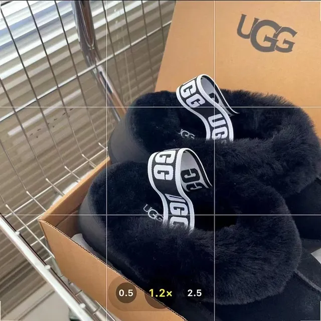 UGG Tasman 黑色羊毛皮平台拖鞋 6