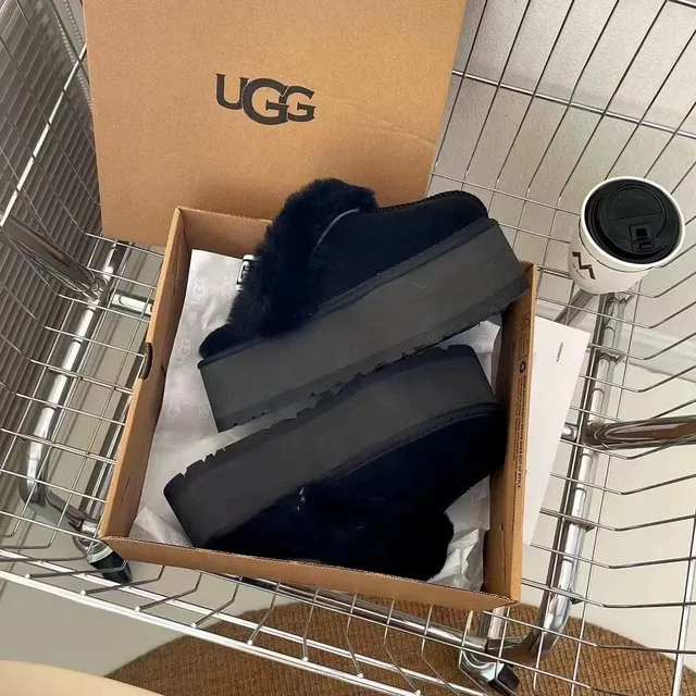 UGG Tasman 黑色羊毛皮平台拖鞋 7
