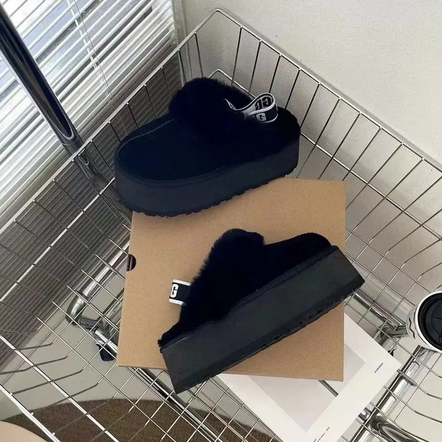 UGG Tasman 黑色羊毛皮平台拖鞋 9